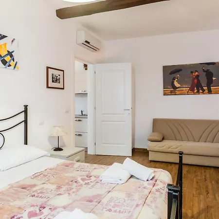 Apartment Guesthost - Sant'ambrogio Lovely Retreat In Florence