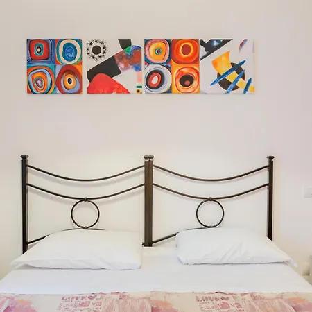 Apartment Guesthost - Sant'ambrogio Lovely Retreat In *