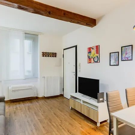 Guesthost - Sant'ambrogio Lovely Retreat In Apartment *