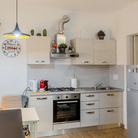 Guesthost - Sant'ambrogio Lovely Retreat In Apartment Florence